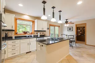 271 Saddle Back Rd, Vernon Hills, IL 60061 - Photo 8