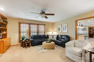 271 Saddle Back Rd, Vernon Hills, IL 60061 - Photo 6