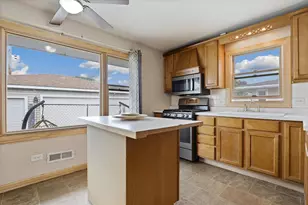 22 Arrowhead Dr, Thornton, IL 60476 - Photo 6