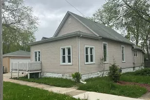 429 E Locust St, Kankakee, IL 60901 - Photo 2