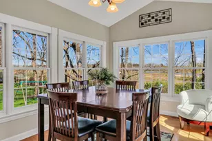 2890 Trail Crest Ln, Lindenhurst, IL 60046 - Photo 8