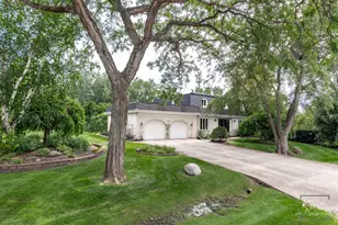 21W325 Sunnyside Dr, Itasca, IL 60143 - Photo 2