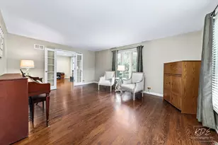21W325 Sunnyside Dr, Itasca, IL 60143 - Photo 10