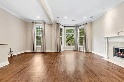 3722 N Bosworth Avenue, Chicago, IL 60613 - Photo 2