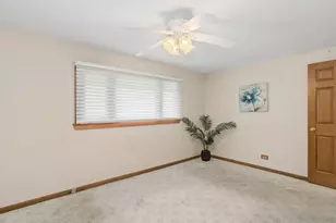 927 Gregory Ln, Schaumburg, IL 60193 - Photo 18