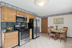 927 Gregory Ln, Schaumburg, IL 60193 - Photo 8