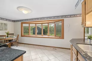 927 Gregory Ln, Schaumburg, IL 60193 - Photo 6