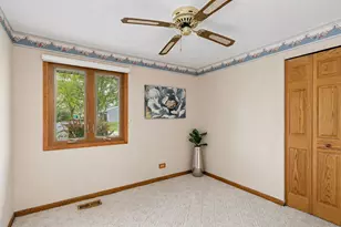 927 Gregory Ln, Schaumburg, IL 60193 - Photo 16