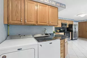 927 Gregory Ln, Schaumburg, IL 60193 - Photo 10