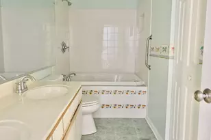 241 Shadybrook Ln, Aurora, IL 60504 - Photo 10