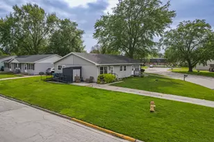340 Nally Dr, Bourbonnais, IL 60914 - Photo 16