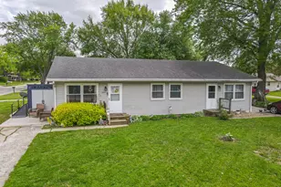 340 Nally Dr, Bourbonnais, IL 60914 - Photo 2