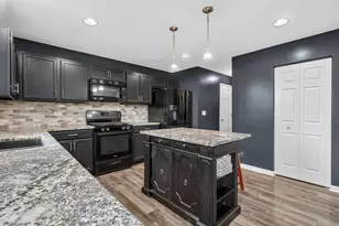 1902 Wildspring Pkwy, Joliet, IL 60431 - Photo 6