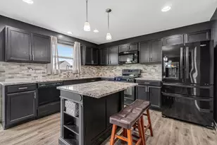 1902 Wildspring Pkwy, Joliet, IL 60431 - Photo 4