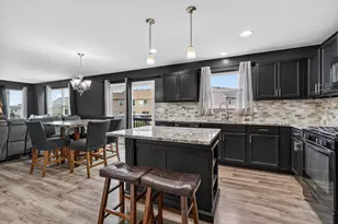 1902 Wildspring Pkwy, Joliet, IL 60431 - Photo 8