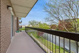 8100 W Foster Ln, Niles, IL 60714 - Photo 18