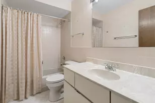 8100 W Foster Ln, Niles, IL 60714 - Photo 10