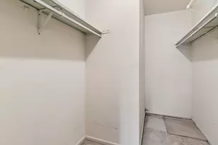 8100 W Foster Ln, Niles, IL 60714 - Photo 6
