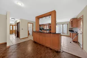 1152 E Walnut Ave, Des Plaines, IL 60016 - Photo 8