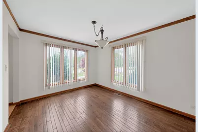 1152 E Walnut Avenue, Des Plaines, IL 60016 - Photo 6