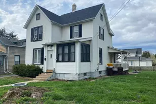 536 W American St, Freeport, IL 61032 - Photo 2