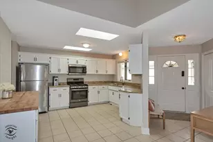 8590 Tullamore Dr, Tinley Park, IL 60487 - Photo 4