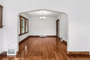 747 Watson St, Aurora, IL 60505 - Photo 6