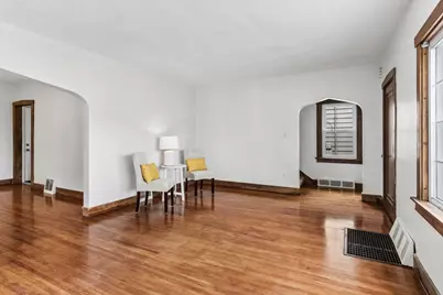 747 Watson Street, Aurora, IL 60505 - Photo 4