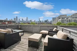 1053 N Kingsbury St, Chicago, IL 60610 - Photo 2