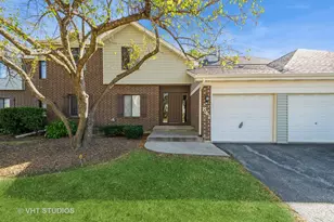 841 Cross Creek Ct, Roselle, IL 60172 - Photo 2