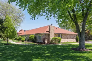 7520 W Willowood Ct, Orland Park, IL 60462 - Photo 2