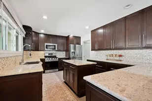 3134 Maple Leaf Dr, Glenview, IL 60026 - Photo 6