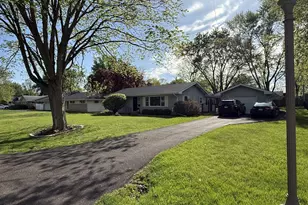 326 Maple Ln, Geneva, IL 60134 - Photo 2