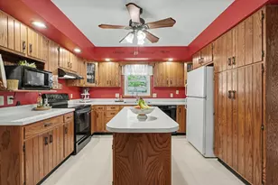 702 Van Buren St, Monticello, IL 61856 - Photo 10