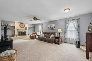 702 Van Buren St, Monticello, IL 61856 - Photo 6