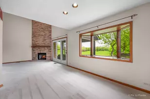 1751 Pebble Beach Dr, Hoffman Estates, IL 60169 - Photo 6