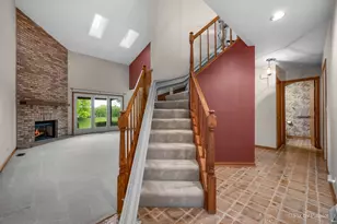 1751 Pebble Beach Dr, Hoffman Estates, IL 60169 - Photo 4