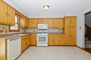 7745 Woodstock Dr, Tinley Park, IL 60477 - Photo 6