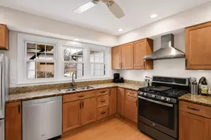 1150 Oakview Dr, Wheaton, IL 60187 - Photo 6