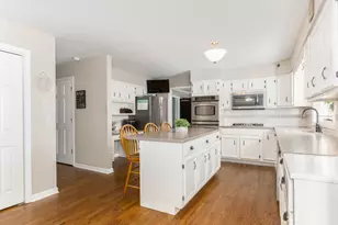 2731 Alyssa Dr, Naperville, IL 60565 - Photo 6