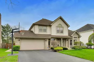 135 Corsaire Ln, Schaumburg, IL 60173 - Photo 2