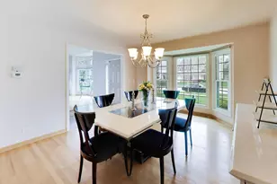 135 Corsaire Ln, Schaumburg, IL 60173 - Photo 8
