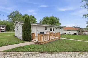 137 E 7th St, Coal Valley, IL 61240 - Photo 24