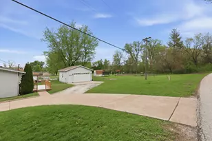 137 E 7th St, Coal Valley, IL 61240 - Photo 22