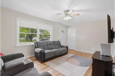 137 E 7th Street, Coal Valley, IL 61240 - Photo 6