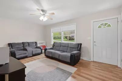 137 E 7th Street, Coal Valley, IL 61240 - Photo 4