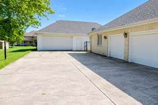 2958 E Timberline Ct, Crete, IL 60417 - Photo 2