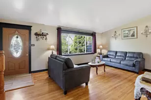 319 N Bradley Dr, Chicago Heights, IL 60411 - Photo 8