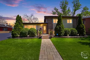 319 N Bradley Dr, Chicago Heights, IL 60411 - Photo 2
