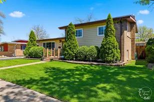 319 N Bradley Dr, Chicago Heights, IL 60411 - Photo 4
